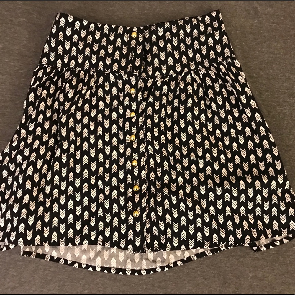 Black and White Arrow Skirt